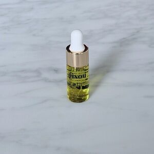 $20 or FREE Gisou Honey Infused Hair Oil Deluxe Sample